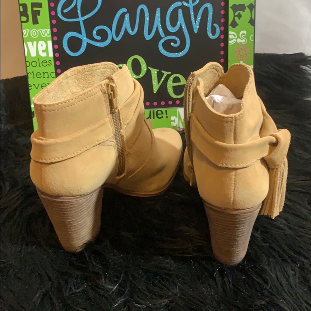 Vince Camuto booties boots suede fringe New! 8.5 - Picture 5 of 6